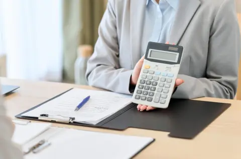 任意保険の更新時にロードサービスを付けたところ、夫から「それならJAFはいらないのでは？」と言われました。似ているようで違うとも聞きますが、両方入る人がいるのはなぜでしょうか？