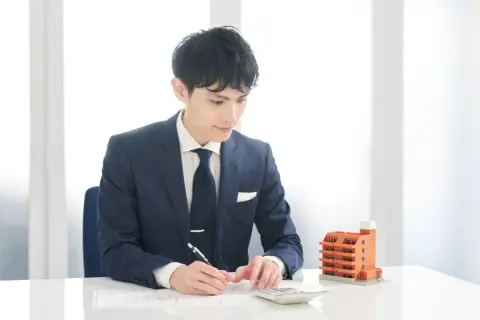 家賃は収入の3分の1が目安って本当？初任給30万円で家賃10万円は適正ですか？無理のない家賃設定方法を教えてください。