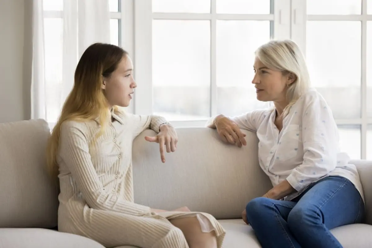 60代の母に「今は児童手当や高校無償化で恵まれてる」と言われモヤッ！ わが家は“世帯年収900万円”でカツカツですが、昔は物価も安く「年少扶養控除」もありましたよね？ 今より大変だったんでしょうか？