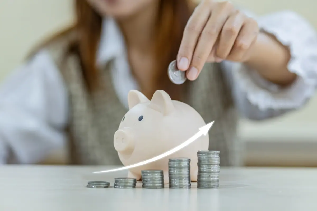 20代会社員、給料は生活費ですべて消えてしまうので貯金できません。20代独身でも貯金するのが一般的なのでしょうか？