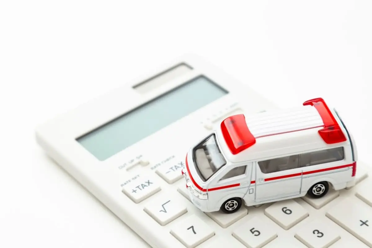 救急車を呼んだら「選定療養費7700円」を請求されてビックリ！ 家族に「医療費なら控除できるのでは？」と言われましたが、この追加負担も医療費控除の対象になるのでしょうか？