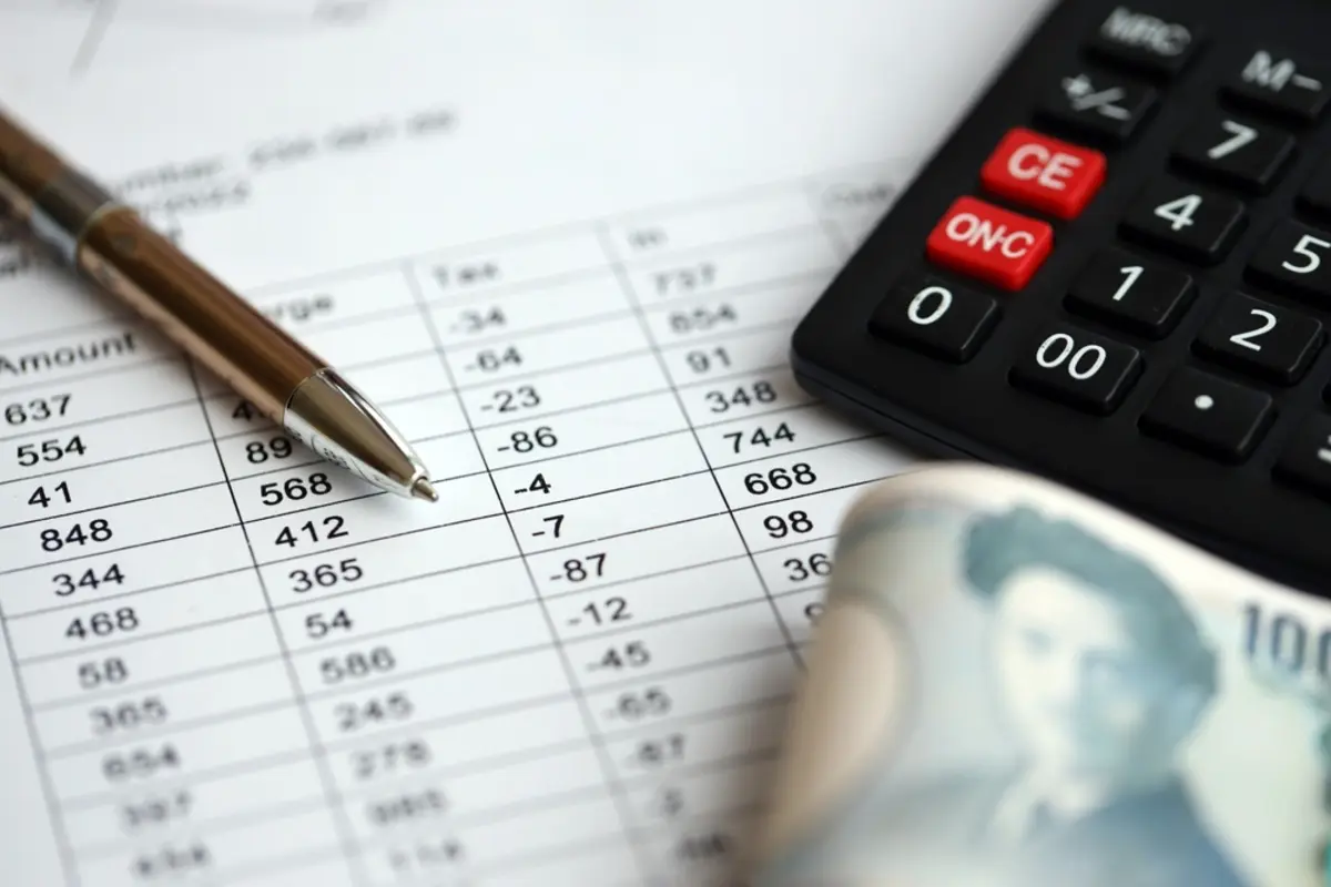 確定申告の還付金が想定より「5万円」多かったのですが、このまま受け取っても問題ありませんか？