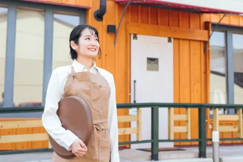 この4月に都内の大学へ進学した娘に毎月8万円の仕送りをします。バイトも始めたそうですが、実際仕送りとバイトで生活できるのでしょうか？