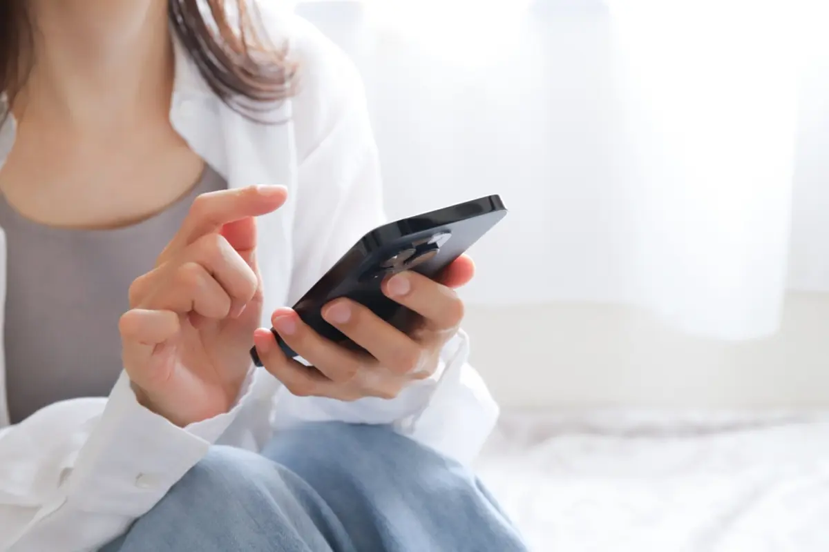 東京アプリの本人確認ポイントは、1台のスマホで家族分も申請できませんか？スマホを持っていない両親の分ができません。