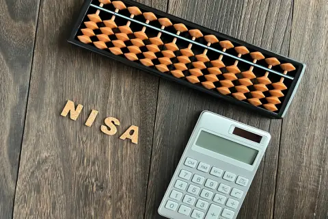 【新NISA】月5万円を「JT・銀行株」など“高配当株”に投資すると、10年後「毎月のお小遣い」は、いくら配当からもらえる？ 利回り「3％・4％・5％」で試算