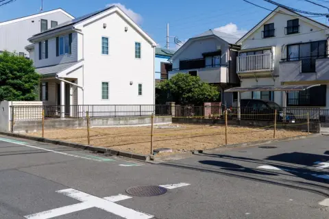 兄が“相続した実家”を「駐車場にする」と言っています。実家は“地方の住宅地”ですが、本当に「月10万円」も安定収入を期待できるのでしょうか？ 駐車場経営の現実とは