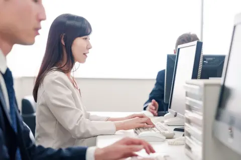 地方公務員の友人は先日“レクサス”を購入したそうです！ 「公務員は給料が高いわけではない」と聞きますが、実際の平均年収はどれくらいなのでしょうか？