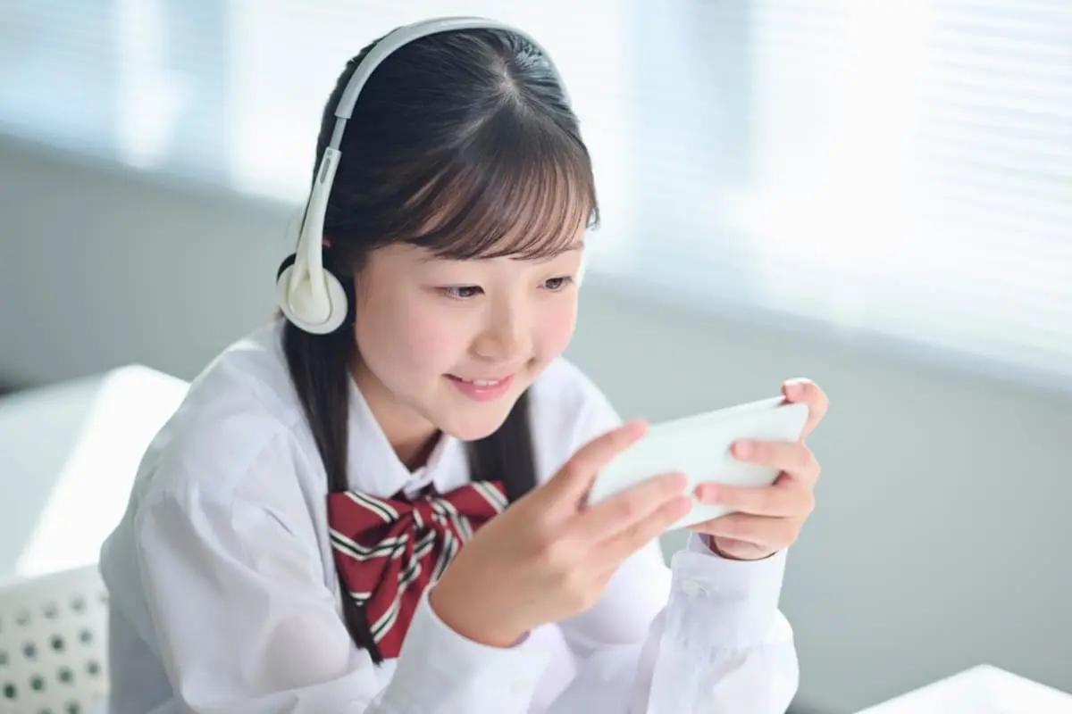 中学生の娘に「2万円のAndroid」を購入予定が、「iPhoneじゃないといじめられる」と泣かれ衝撃！ 今どき“12万円のスマホ”を子どもに持たせるのが普通なんですか？