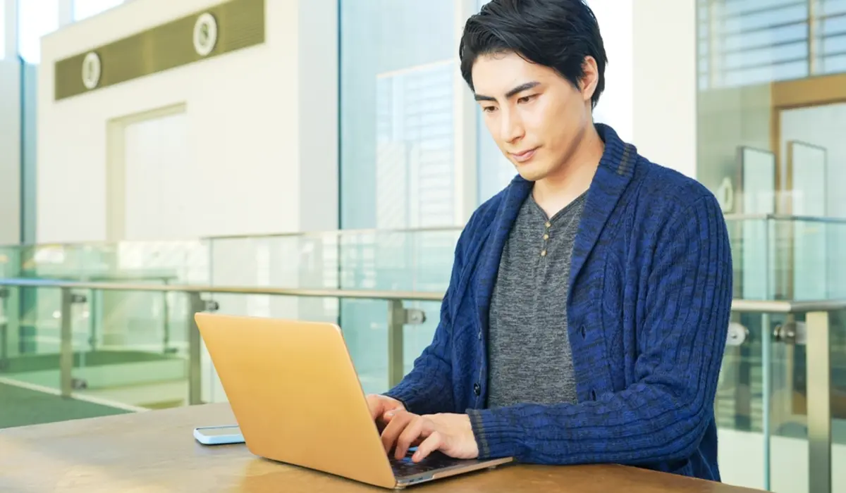 40代で年収700万円のエンジニアです。フリーランスでも同じくらい稼げそうですが、退職金などを考えると会社員のままでいるべきでしょうか？