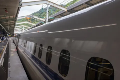 グリーン車で予約した新幹線に乗り遅れ…！ 後続の新幹線に振り替えることはできるのでしょうか？