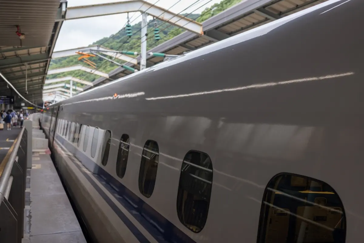 グリーン車で予約した新幹線に乗り遅れ…！ 後続の新幹線に振り替えることはできるのでしょうか？