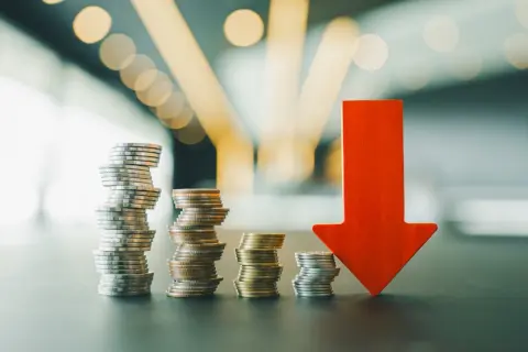 年金暮らしで家賃「月7万円」。公営住宅に住み替えると住居費はどのくらい下がる？ 家賃の目安や収入による違いはあるのでしょうか？