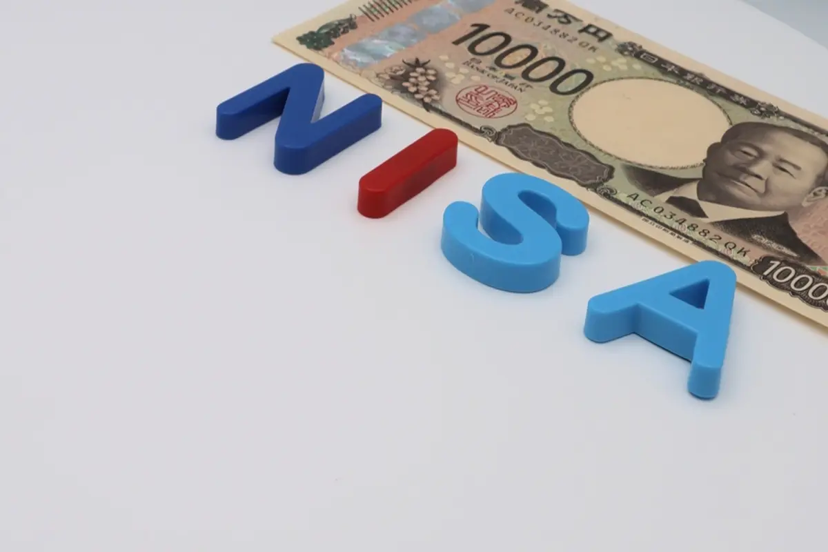 タンス預金を銀行か証券会社の口座に入れて、NISAを始めようと思います。税務署から連絡があるのでしょうか？