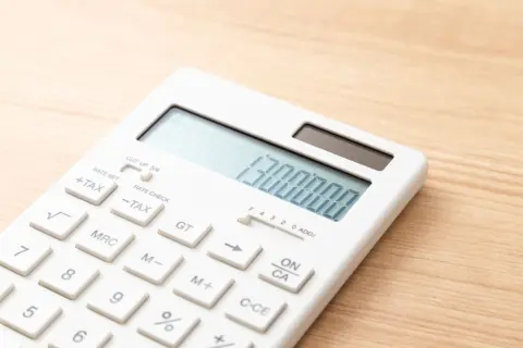 パートで「年収120万→130万円」にする予定だけど、むしろ“手取りが減る”と聞きショック！ 実は「扶養内のほうが得」って本当ですか!? 年収の壁を超える場合、いくら稼ぐべきか解説