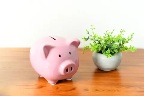 独身40歳代。これまで自由にお金を使ってきて、貯金はほとんどありません。独身の平均的な貯蓄額はいくらくらいなのでしょうか？