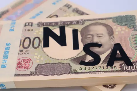 NISAを「月5万円×2年」で継続中ですが、含み損が“2万円”発生！ 夫は「絶対に損切りしないほうがいい」と言いますが不安です…2年目なら上がるまで待つべきですか？