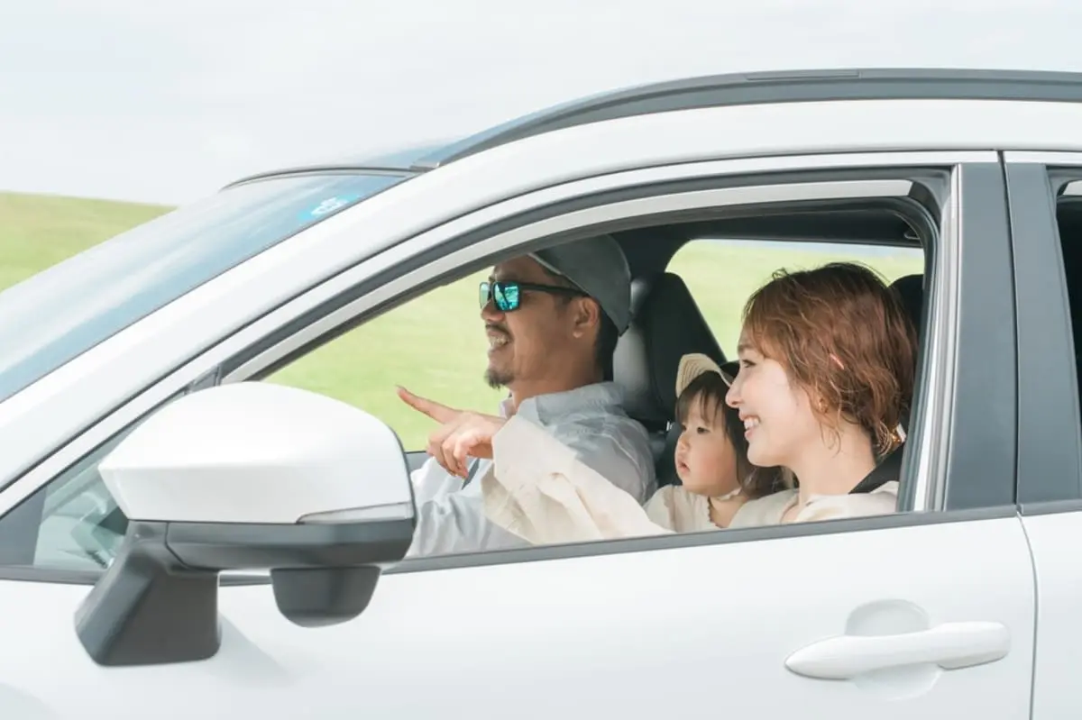 GWに家族で車で出かけようとしたら、夫に「高速が混むなら下道のほうが安いし早いかも」と言われました。たしかに高速代は気になりますが、連休中は本当に下道のほうが得なのでしょうか？