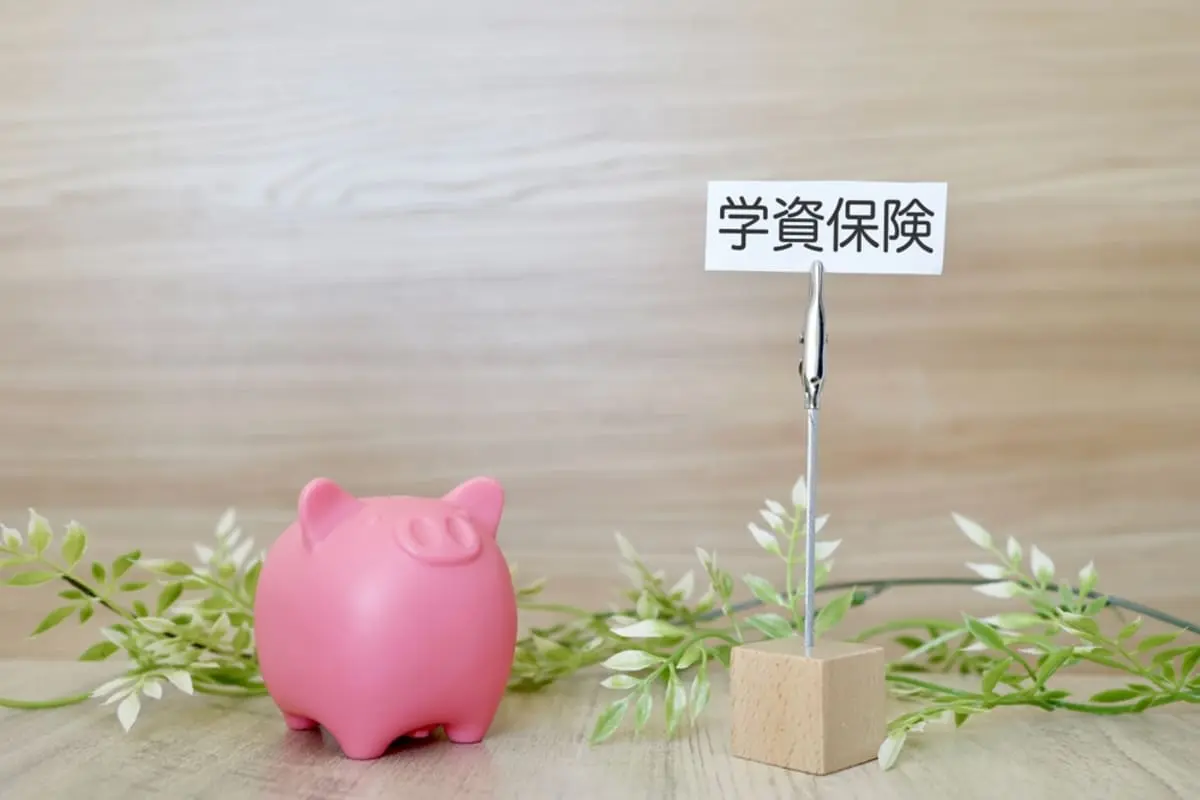 学資保険を「月3万円」積み立てていますが、友人に「NISAで年利5％なら1000万円超なのに」と言われました。元本保証でも“200万円の損”らしいですが、なぜですか？ 18年後を比較