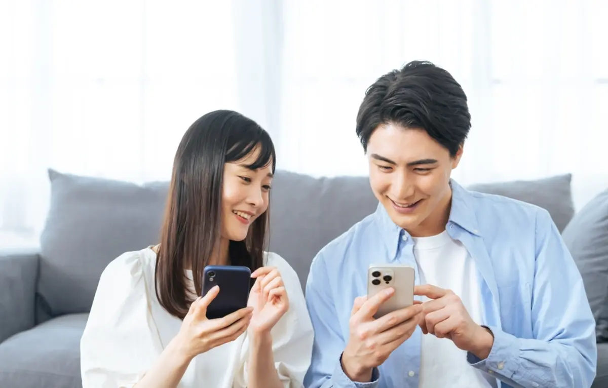 春の同棲スタート前に、スマホ代も見直そう！ 格安SIM「y.u mobile」に変えると、どれくらい固定費が下がる？