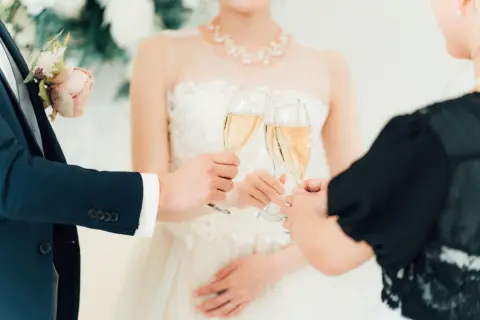 手取り19万円、家賃8万円で一人暮らし。一人だから余裕だと思ったのに全然貯金できません…もし結婚するならどれくらいの収入が必要ですか？