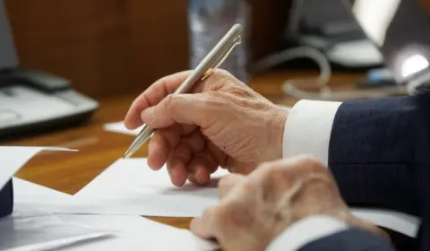 親の終活を進めたいと思っています。貯金や保険、相続…具体的に何を確認しておけば後で困らないのでしょうか？