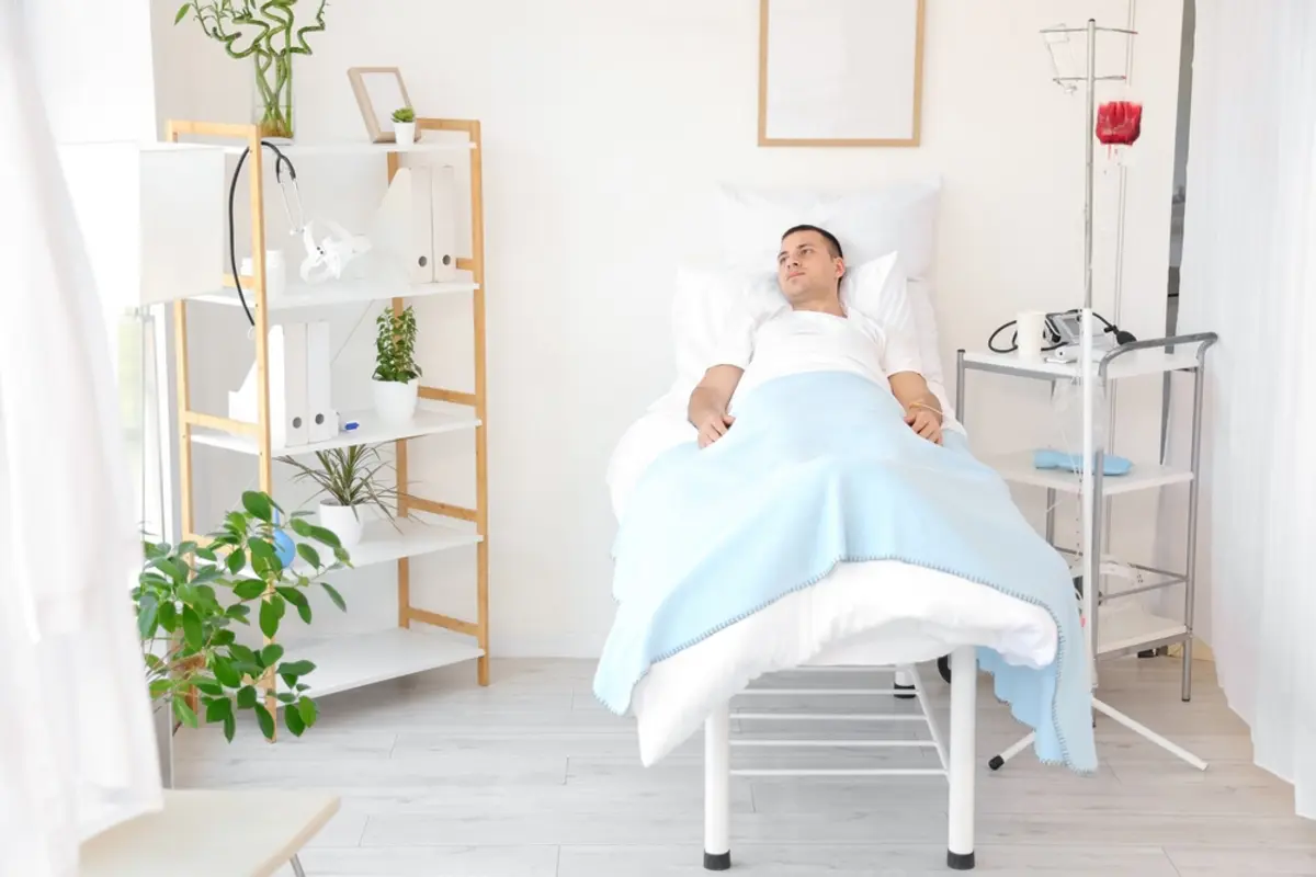 夫が脳梗塞で倒れ、約2週間入院することになりました。入院費が50万円ほどかかると言われたのですが、用意できない場合はどうなるのでしょうか？