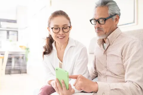 夫婦で年金月23万円になる予定です。ぜいたくしなければ生活していけそうでしょうか？ 医療費や突発的な出費も考えると厳しいですか？ 定年後は働きたくないです。