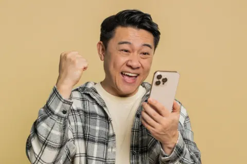 独身50歳ですが、もし「宝くじ1億円」当たれば、仕事を辞めて“遊んで暮らしていける”でしょうか？「貯金1000万円」もあれば、老後は安心ですか？ 収支をシミュレーション