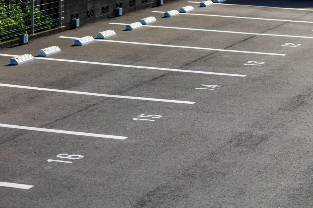 実家の土地を相続予定です。父から「月極駐車場にすると安定しやすい」と聞いたのですが、“50坪程度”でも駐車場として成り立つのでしょうか？