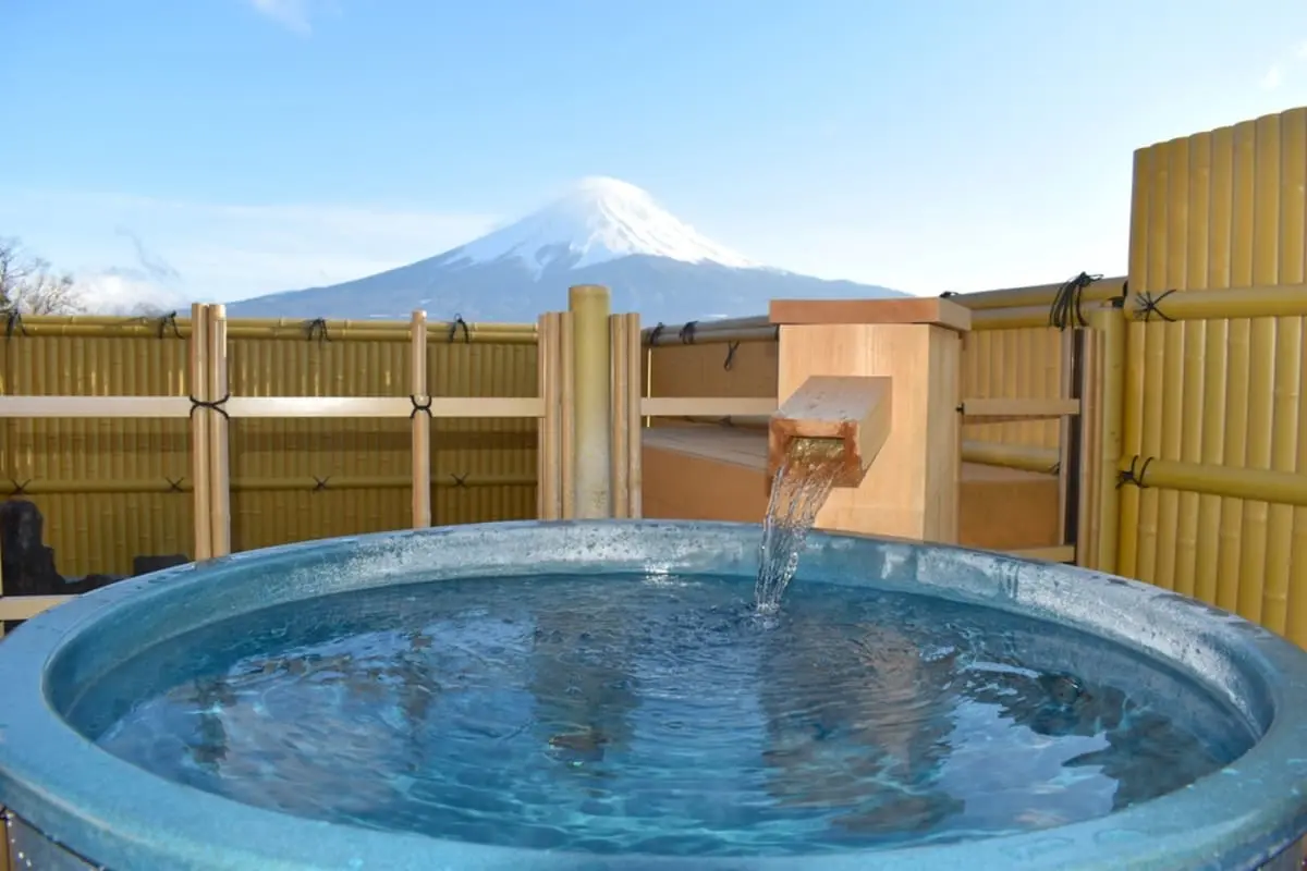 宿泊予約サイトでは安かったのに、現地で入湯税などが追加されました。”ホテル・旅館”の「表示外費用」には何がある？