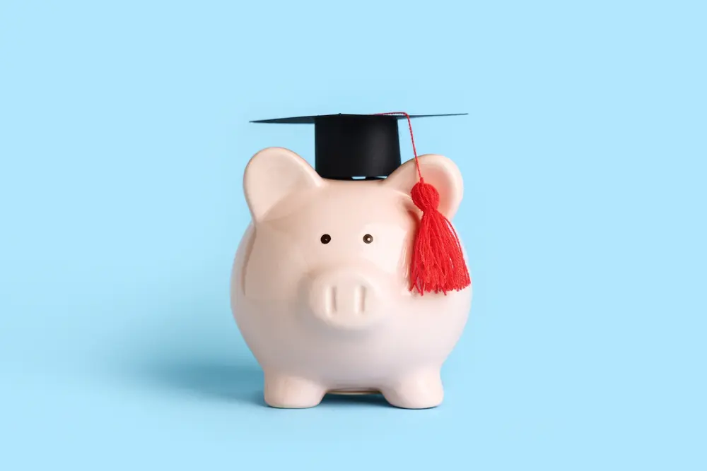 「高校無償化」と聞いていましたが、入学準備で思った以上の出費が…実際の高校費用はどれくらいかかるのでしょうか？