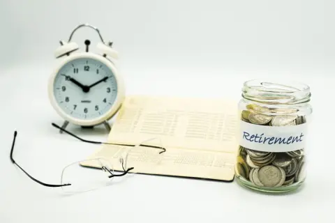 今年、退職金「1500万円」を受け取る予定ですが、投資は損をしそうで不安です…。老後資金はやはり預金で持つのが無難でしょうか？