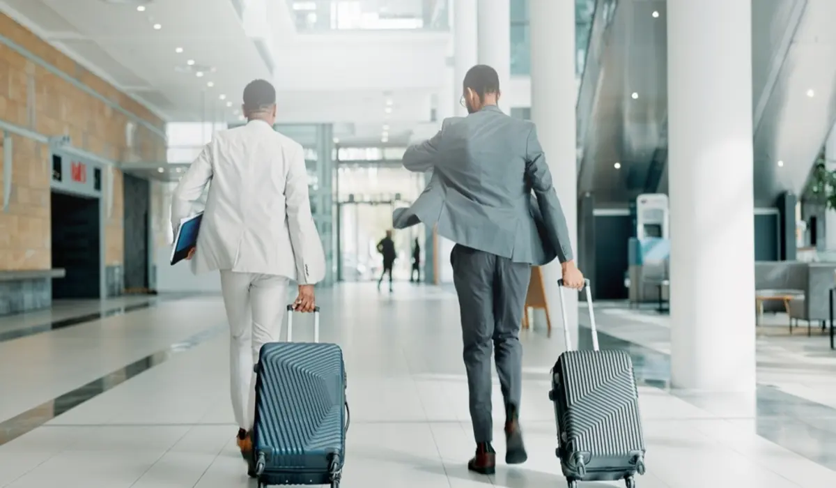 近距離の移動でも「出張扱い」になる会社とならない会社があります。出張費の”線引き”はどう決まるのでしょうか？