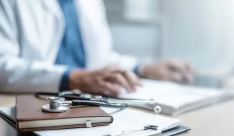 去年の年収は350万円で、医療費が11万円かかりました。確定申告をしたらいくら戻りますか？