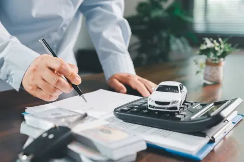 車を手放してカーリースにしようか考えています。どんなケースならカーリースでコスパが良くなるでしょうか？