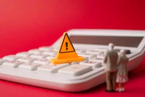 年金“月21万円”の夫婦…「持ち家だから安心」と思ってたのに、毎月「5万円」の赤字で、子どもに援助を頼むことに!?“家賃ほぼタダ”でも、老後の暮らしが苦しい理由