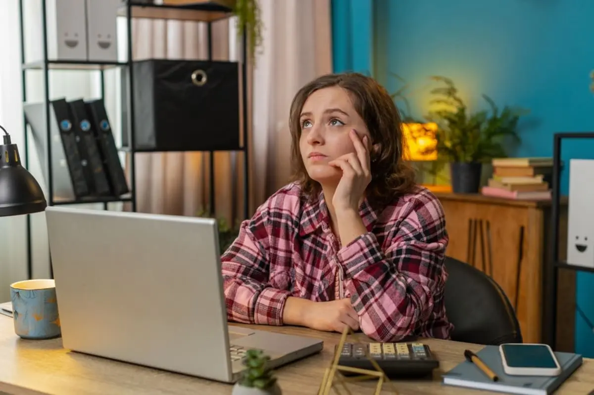 SNS「奨学金は低利子だからオルカンに投資」投稿が話題！ 奨学金「5万円×4年間」を積み立てると、運用益で返済可能になる？ 奨学金の趣旨も踏まえると“不適切”でしょうか？ 注意点も解説