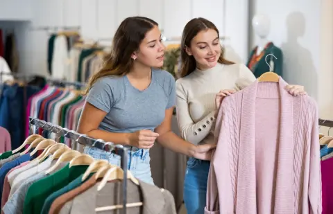 めいっ子が市の「ファミリーサポート」で買い物の手伝いをしてもらったそうですが、高齢者でも使えるのでしょうか？ やはり高額ですか？