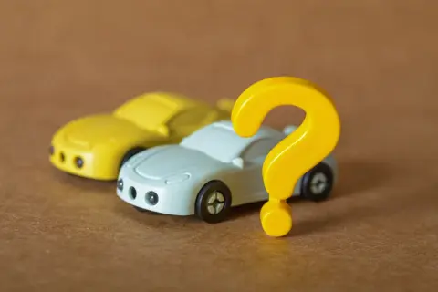 車を買い替えたいという夫に、私は「まだ走れるならそのままでいいのでは？」と伝えています。ただ、古い車は税金や修理代がかさむとも聞きます。長く乗るのと買い替えるのでは、どちらが得でしょうか？
