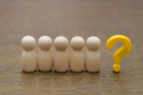 父が亡くなった後、借金があることが判明しました。母・私・妹の3人全員が相続放棄をしています。この場合、父の借金はどこへ行くのでしょうか？