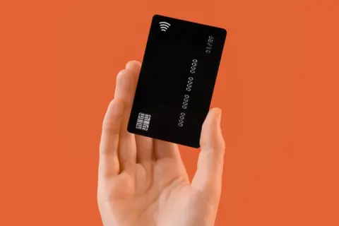 年収「700万円」ほどの兄が“ブラックカード”を持っていてビックリ！ 年収「1000万円以上」ないと審査に通らないと思っていましたが、そうでもないのでしょうか？