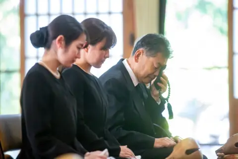 現在53歳で高校生の子どもが2人おり、遺族年金を受給していますが子どもが18歳で終了するそうです。自分が60歳になったら再び遺族年金は受給できるのでしょうか？