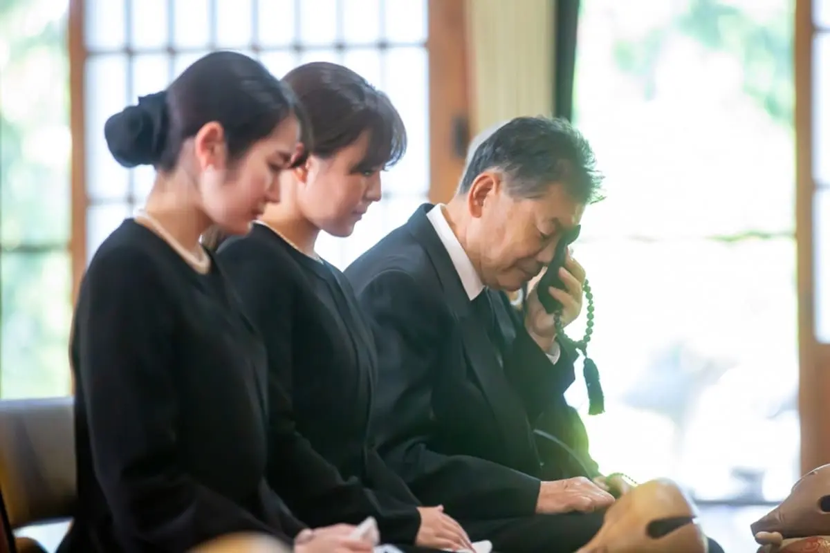 現在53歳で高校生の子どもが2人おり、遺族年金を受給していますが子どもが18歳で終了するそうです。自分が60歳になったら再び遺族年金は受給できるのでしょうか？