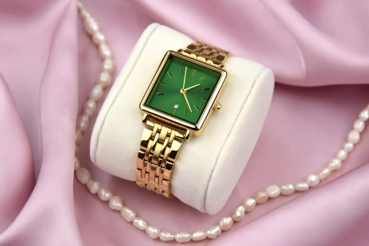 高級時計は相続税対策になる？相続で現金100万円を受け取るのと、同額の高級時計をもらうのでは税金は変わるのでしょうか？