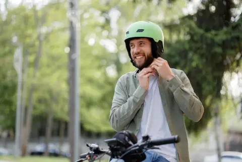 自転車のヘルメットは義務ではなく努力義務と聞きましたが、青切符導入後も罰金は発生しないのでしょうか？