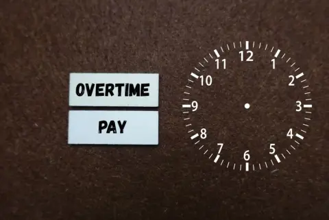 残業で「月給30万→36万円」へ増加！ でも経理の同僚に「9月の手取りが月1万2000円下がるよ」と言われショック！“一時的な残業代”なのにナゼ？「4・5・6月の呪い」の正体とは