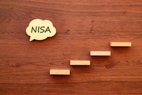 20代からNISAを「月3000円×10年」続けたけど、運用収益わずか「10万円」に愕然…もし当時「月1.5万円」だったら、30代の今“200万円の差”になってた!? 複利の力を確認