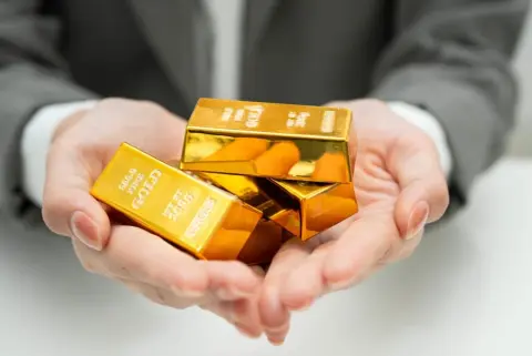 金価格「8000円→2万8000円」のタイミングで売却したら、税金が“130万円”もかかった！ もしNISAで「金連動ETF」を買っていれば非課税でしたか？ 売却益の注意点とは