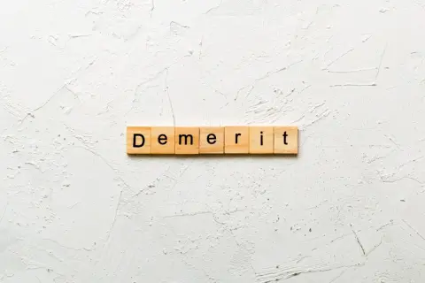 会社から早期退職を打診されました。退職金1.5倍の上乗せしてくれるとのことで魅力を感じていますが、早期退職するデメリットはありますか？