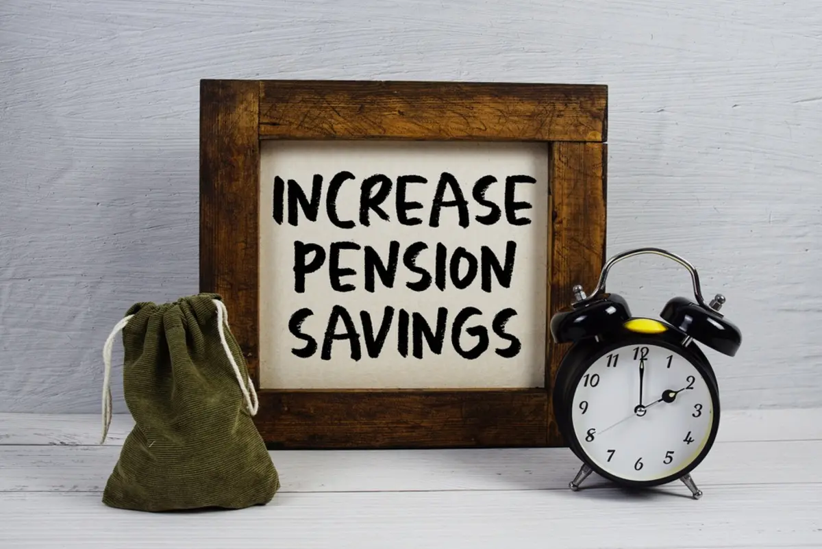 35歳で「年収1000万円」あるのですが、知人に「将来の年金は年収760万円の人と大きく変わらないかも」と言われて困惑…実際いくらくらいもらえるのでしょうか？